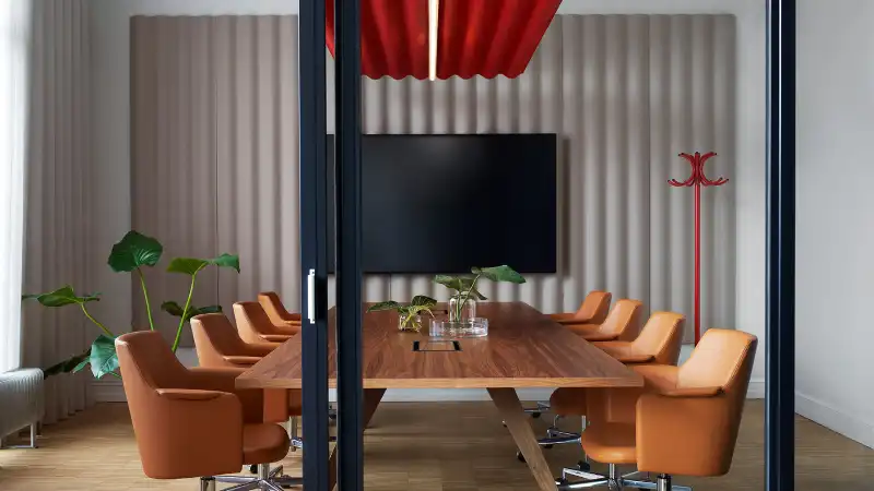 Acoustic panels & canopy in a meeting room