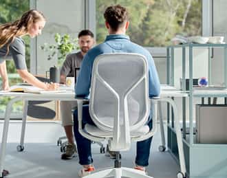 Se Kit task chairs at desk