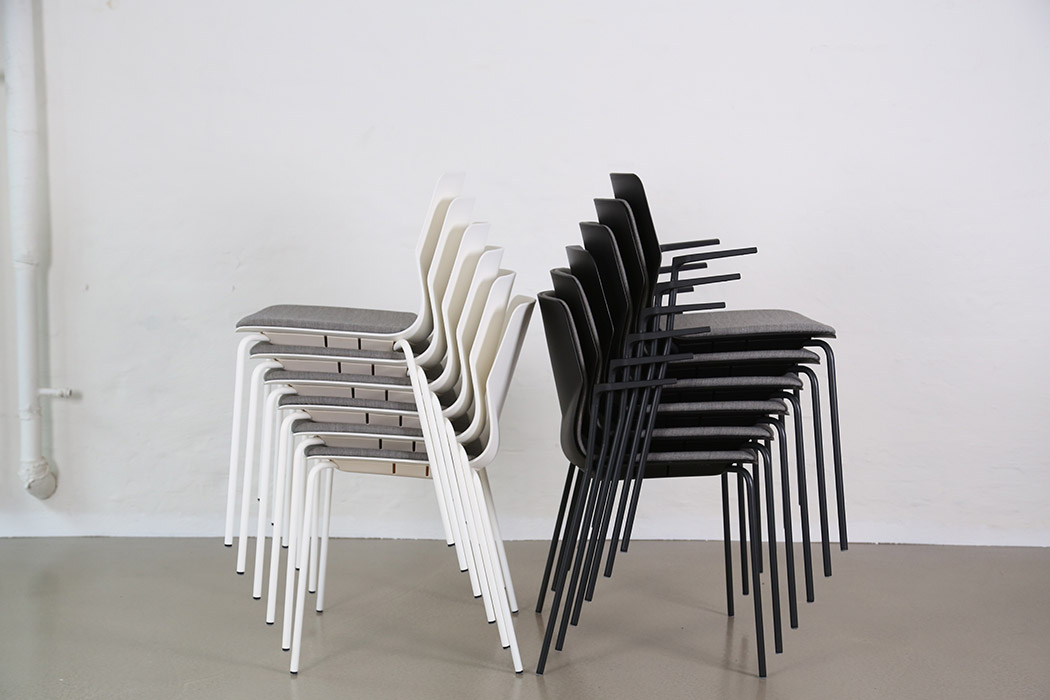 FourSure 44 chair stacking