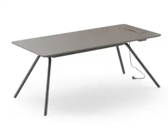 Arqus executive desk with hidden power pack.