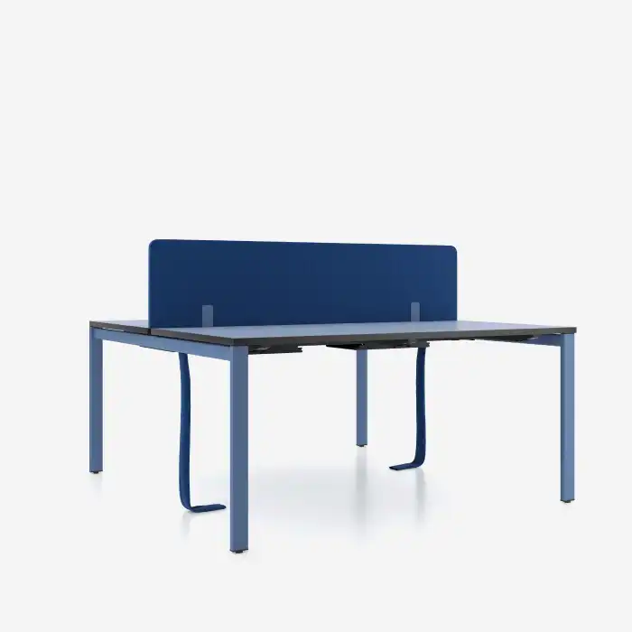 SQart 2-user bench desk in blue with dividing panel