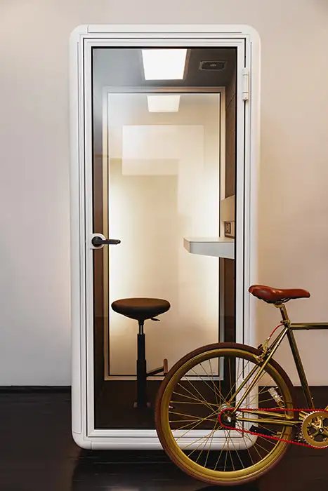 Kolo Solo Phone Booth in white with height-adjustable stool