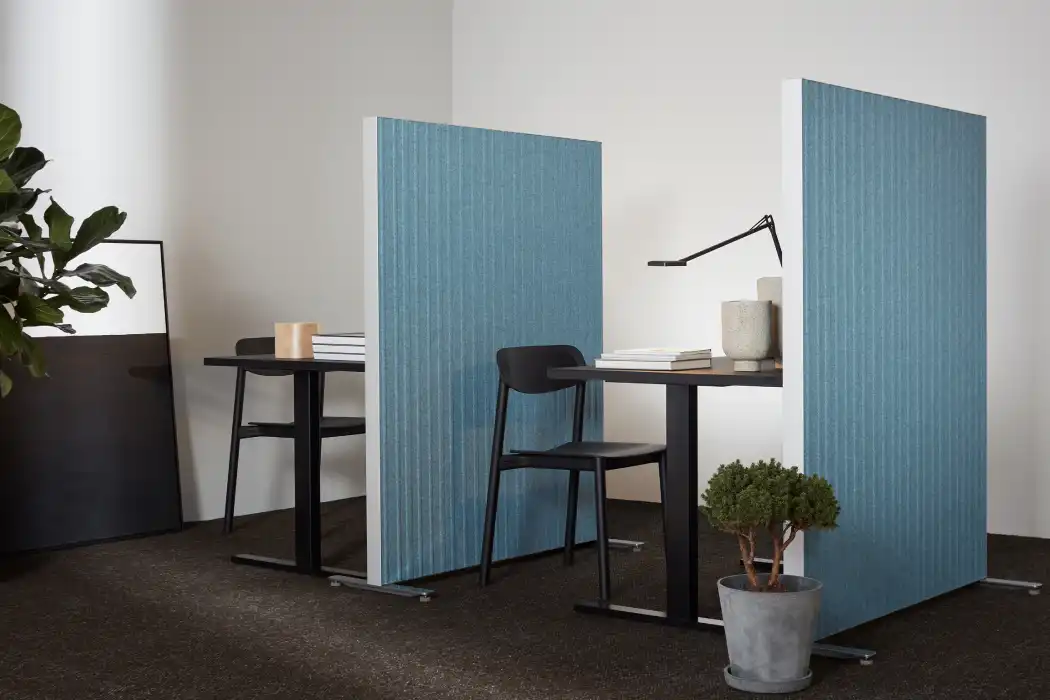 Alumi Screen Alumi screen with block fabric in blue
