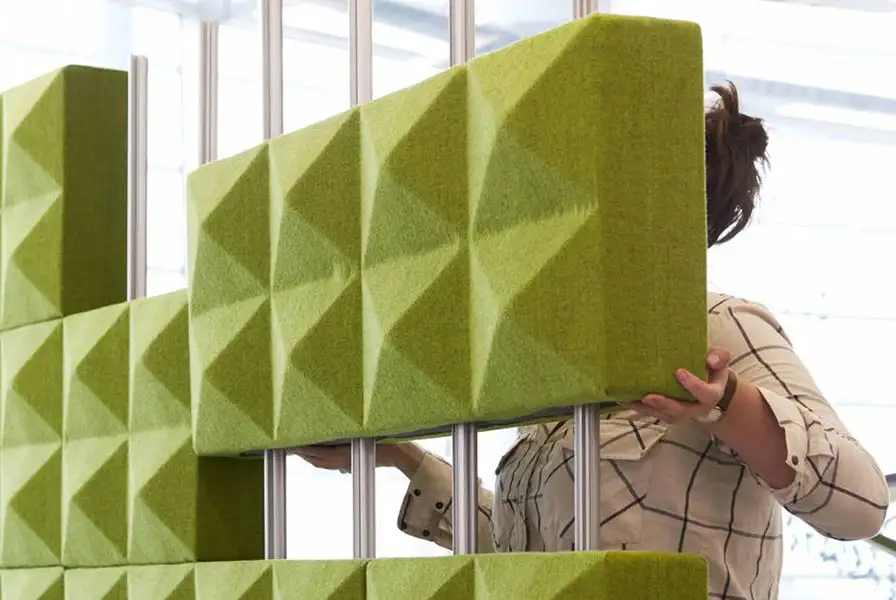 Fabricks in green wool being built