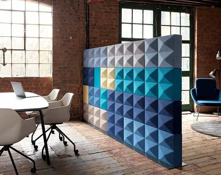 Fabricks dividing acoustic screen in contemporary workspace