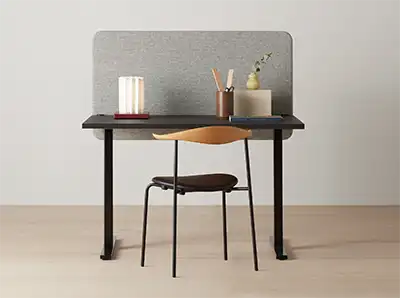 Softline 30 desk dividing screen attached to contemporary adjustable desk