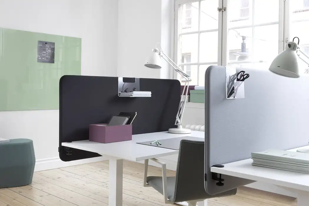 Softline acoustic upholstered desk divider