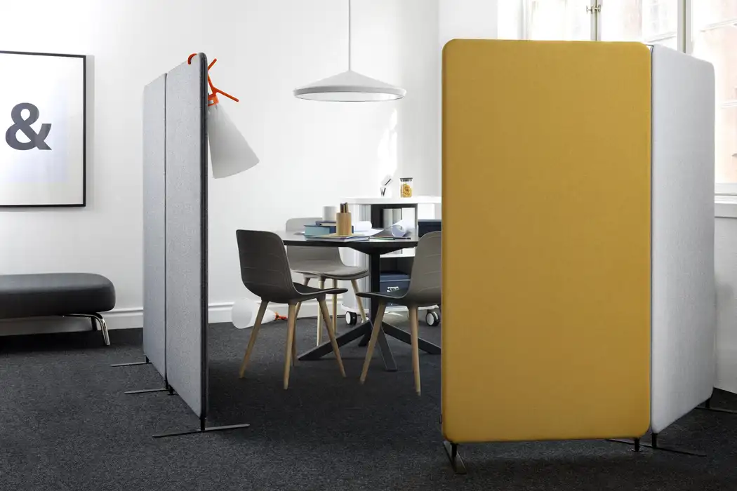 Softline Floor Screens creating a quiet meeting area