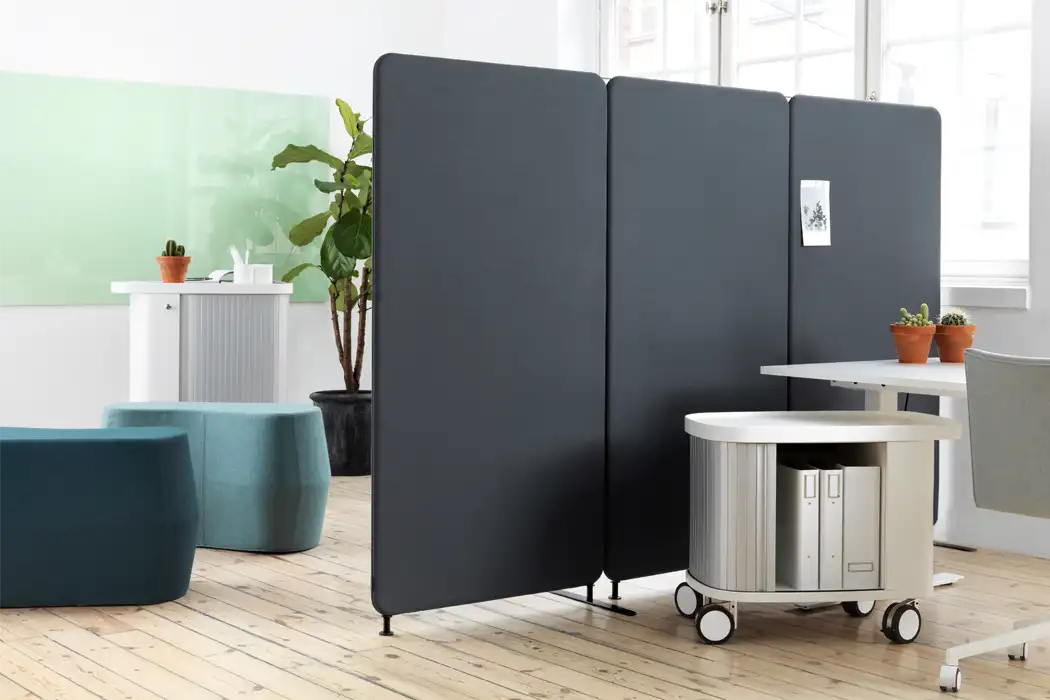 Softline linking screens zoning office spaces