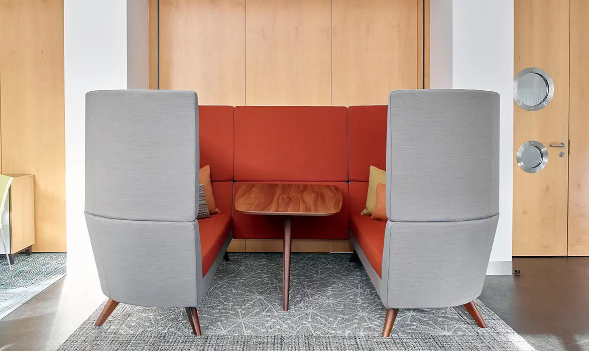 Cwtch privacy booth