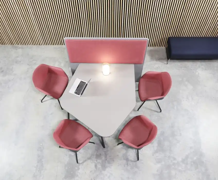 FourReal Flake table with dividing screen