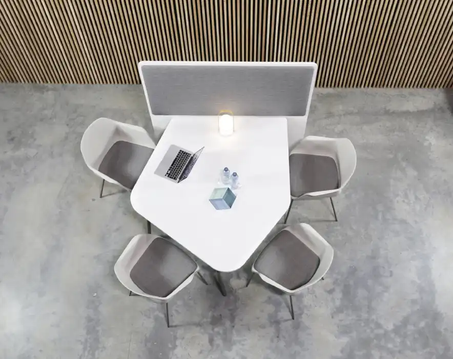 FourReal Flake table with dividing screen