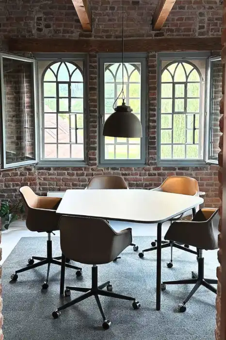 FourReal Flake meeting table
