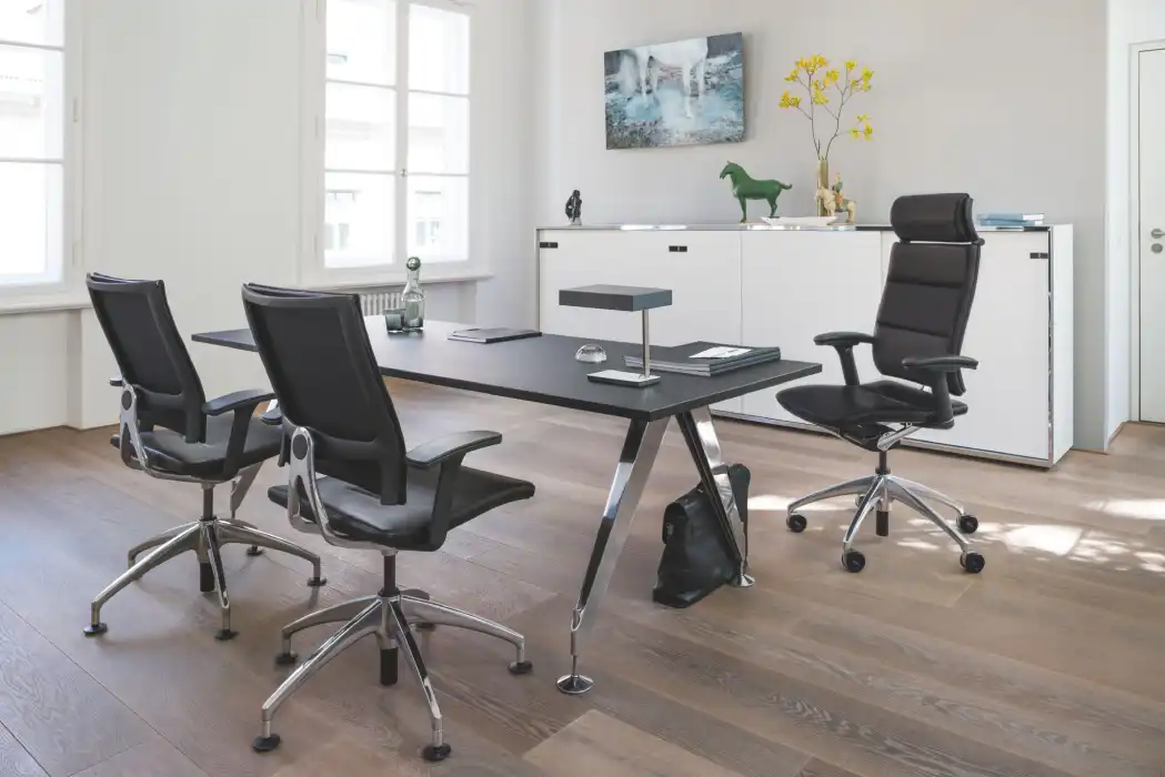 Open Up black leather executive chair 