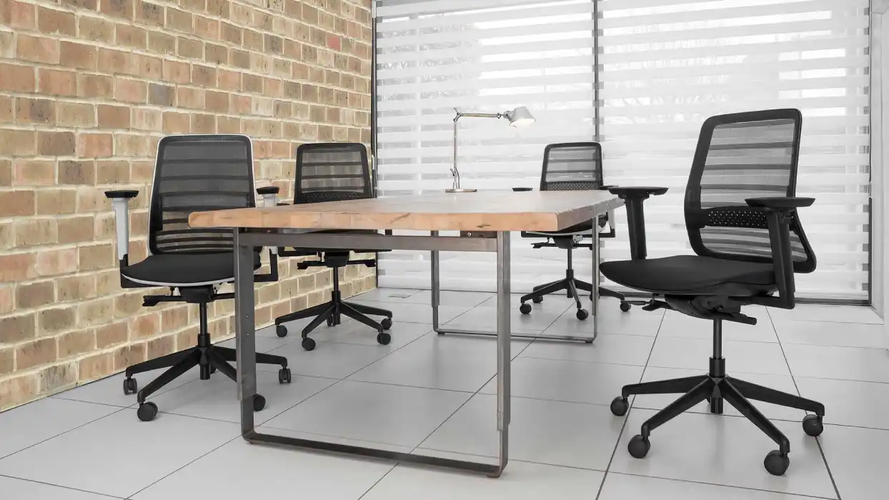 Tonique 3D mesh chairs